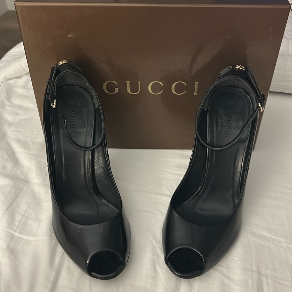 Authentic Gucci Page Patent Leather High-Heel Sandal
Size 38/8